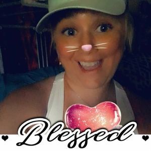 Meet your Posher, Deena